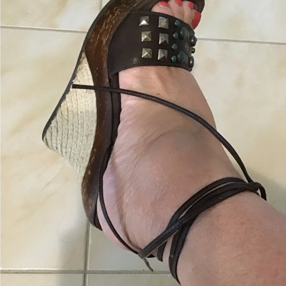 Studded Brown Wood Leather Wedge Sandals - Picture 3 of 4